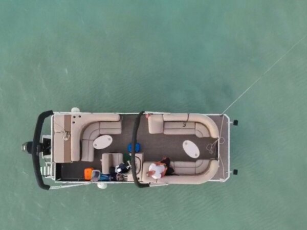 24' Bentley Pontoon - Image 3