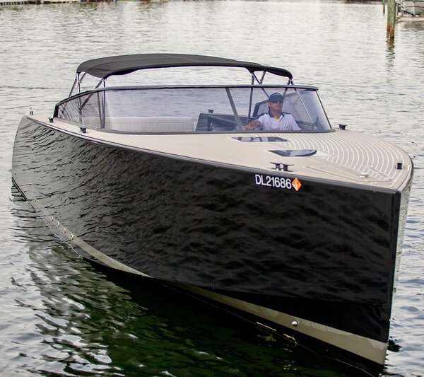 40' VanDutch Black