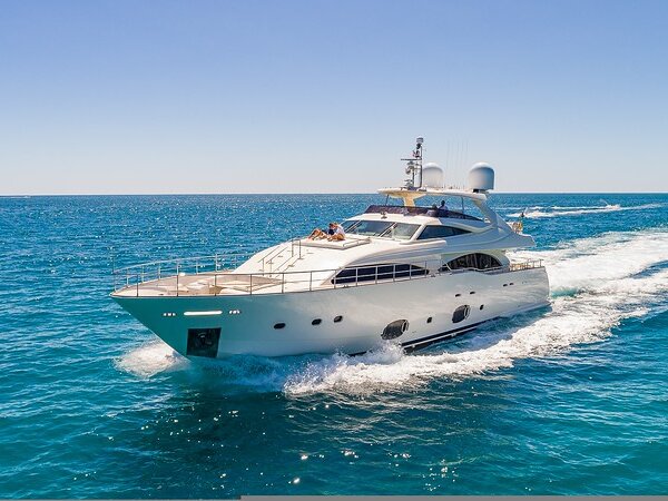 97' Ferretti includes Jetski and Seabobs