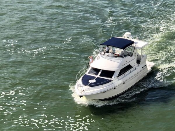46' Cruiser Yachts Flybridge