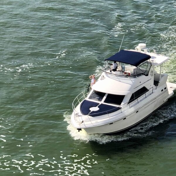 46' Cruiser Yachts Flybridge