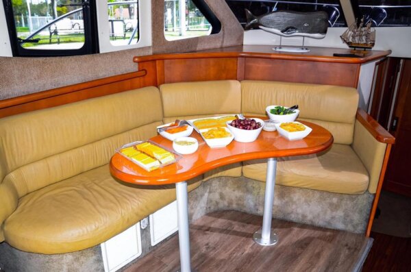 42' Silverton Flybridge - Image 11