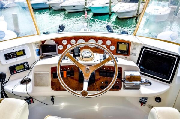 42' Silverton Flybridge - Image 12