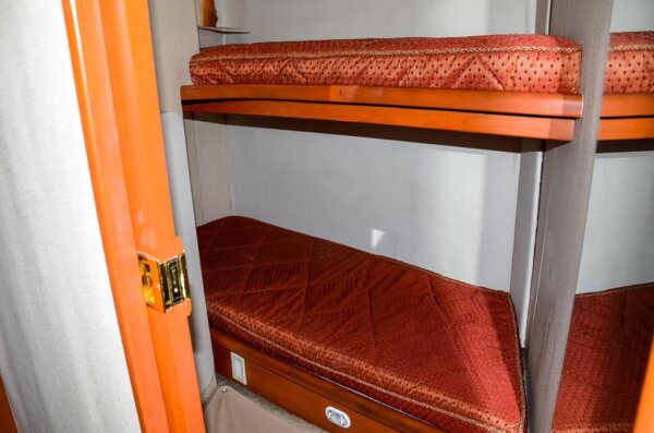 42' Silverton Flybridge - Image 16