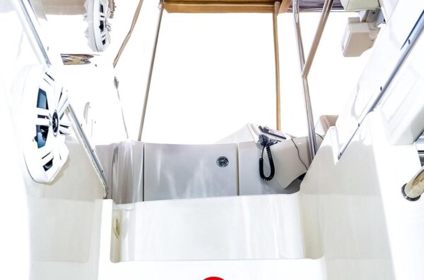 42' Silverton Flybridge - Image 17