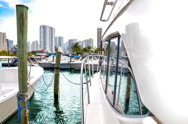 42' Silverton Flybridge - Image 18