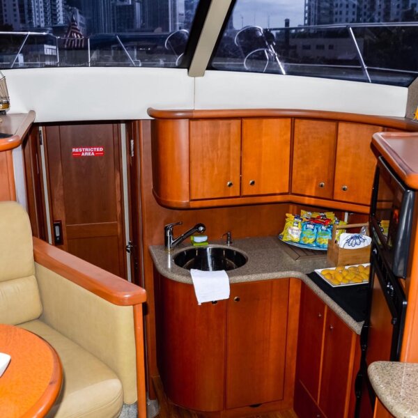 42' Silverton Flybridge - Image 4