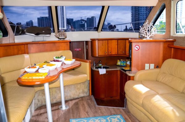 42' Silverton Flybridge - Image 6