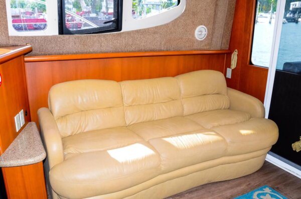 42' Silverton Flybridge - Image 7