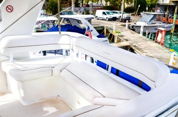 42' Silverton Flybridge - Image 19
