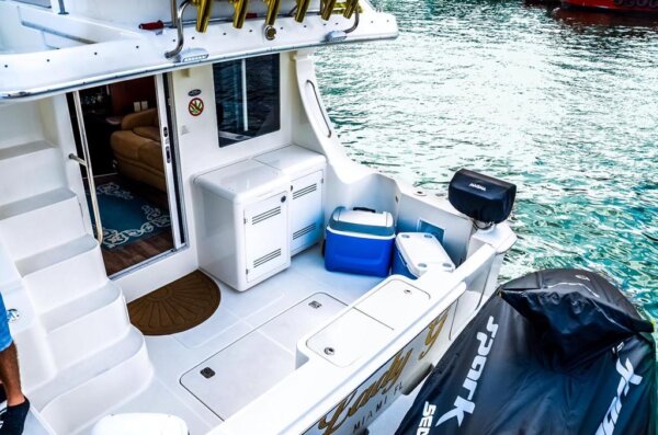 42' Silverton Flybridge - Image 9