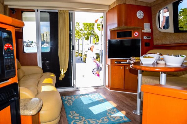 42' Silverton Flybridge - Image 10