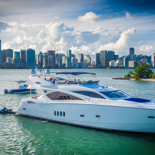 82' Sunseeker Flybridge includes 2 Jetskies, Jacuzzi