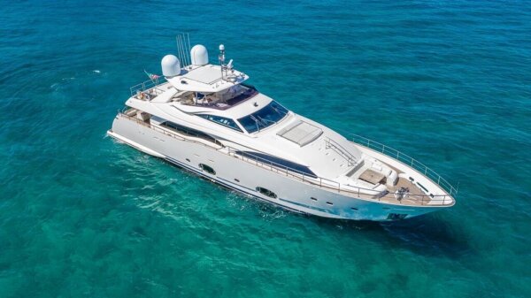 97' Ferretti includes Jetski - Image 2