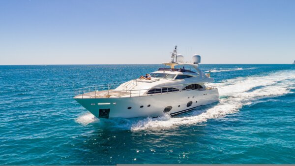 97' Ferretti includes Jetski