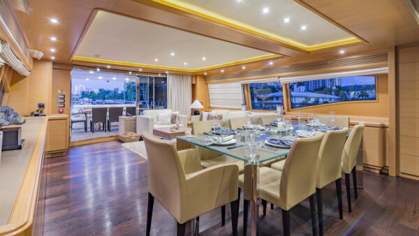 97' Ferretti includes Jetski - Image 5