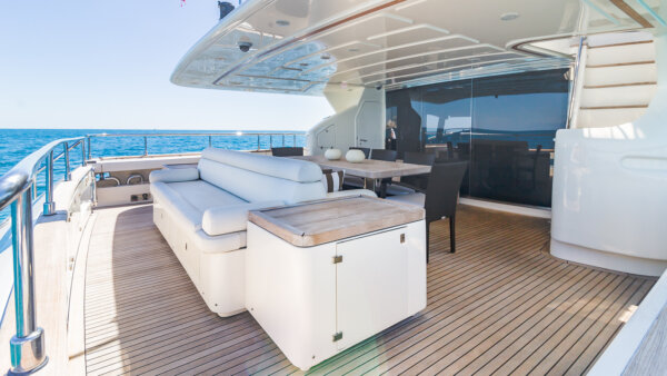97' Ferretti includes Jetski - Image 6