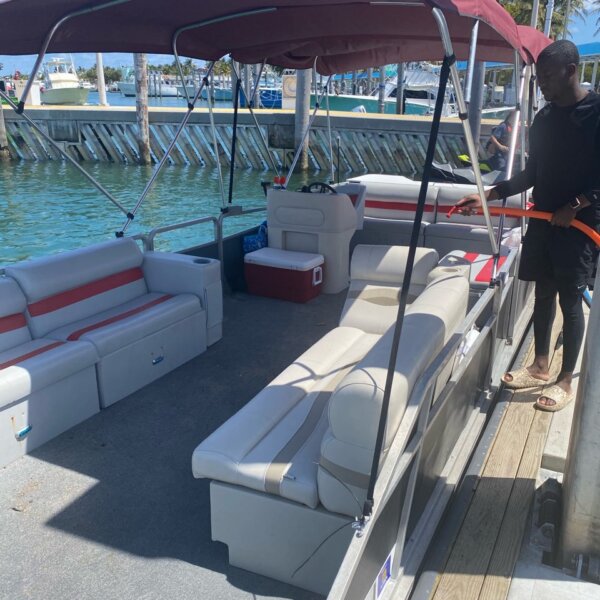 26' Pontoon Boat