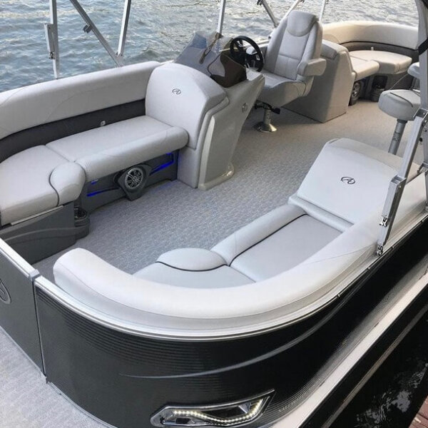 22' Pontoon Boat