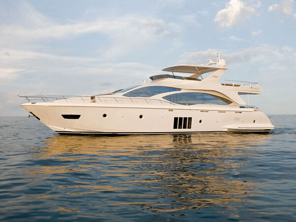 62S’ Azimut yacht rental Miami