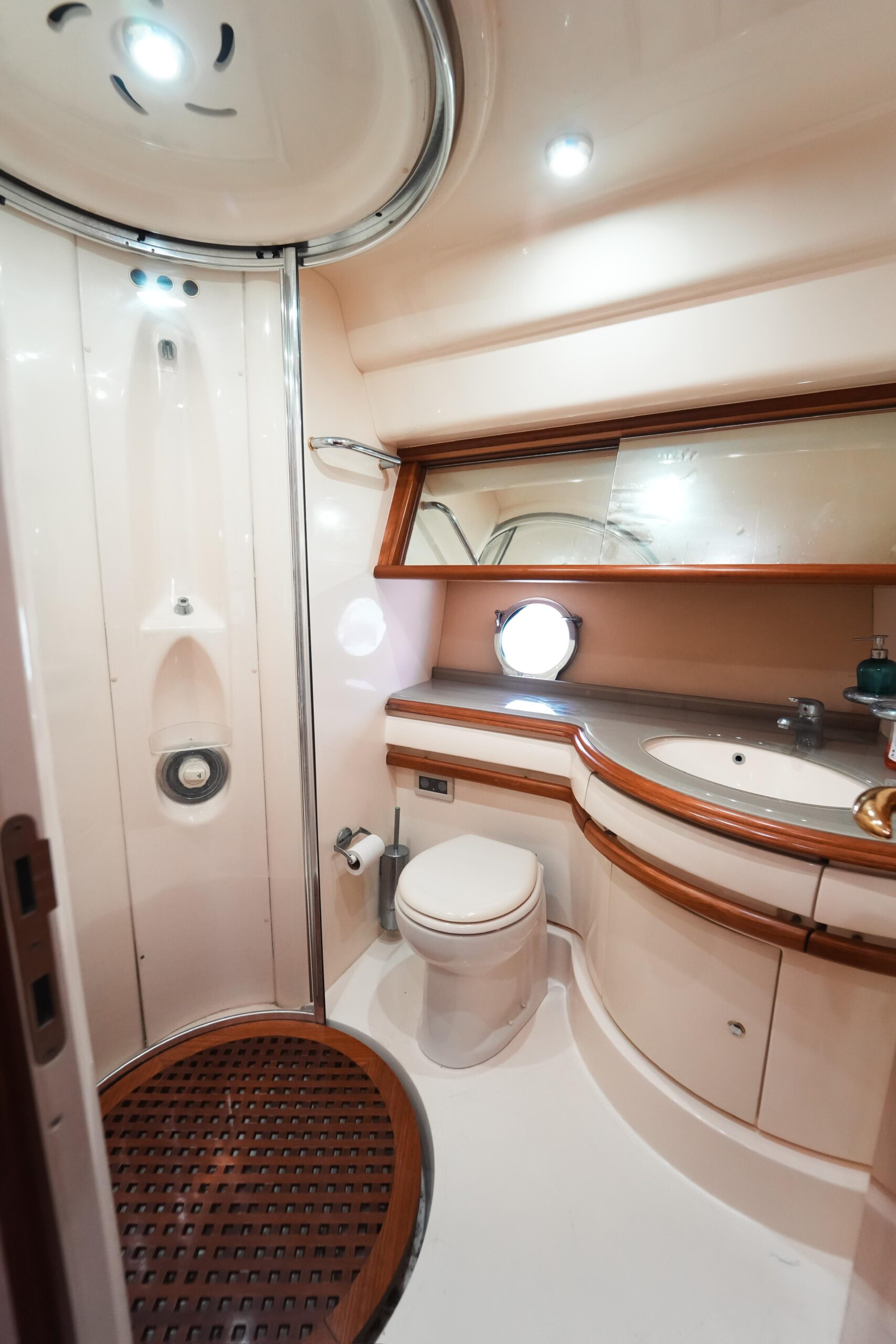 60' Azimut Shedai - Image 15